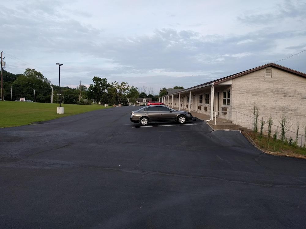 Knights Inn Pine Grove Pine Grove  Экстерьер фото