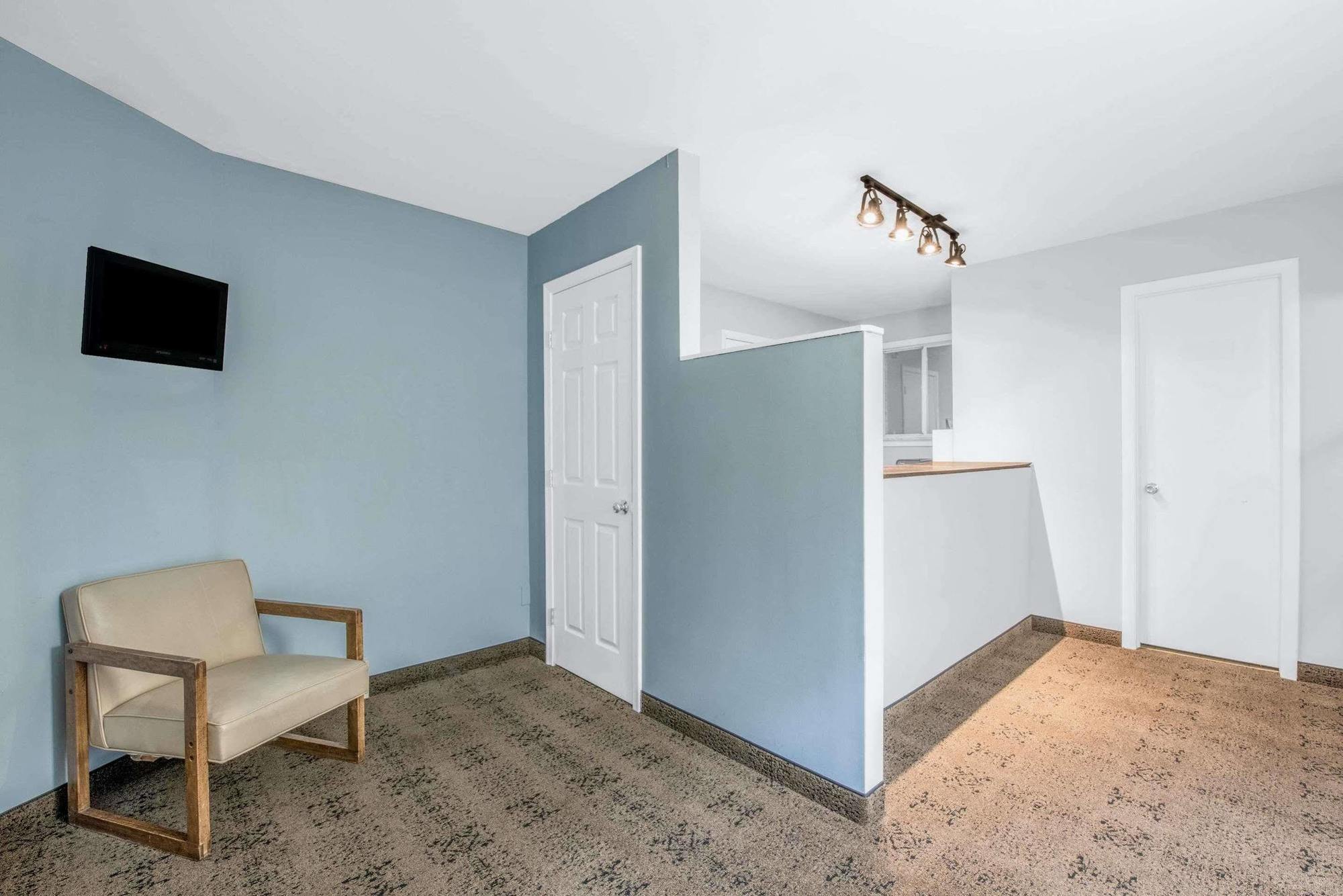 Knights Inn Pine Grove Pine Grove  Экстерьер фото