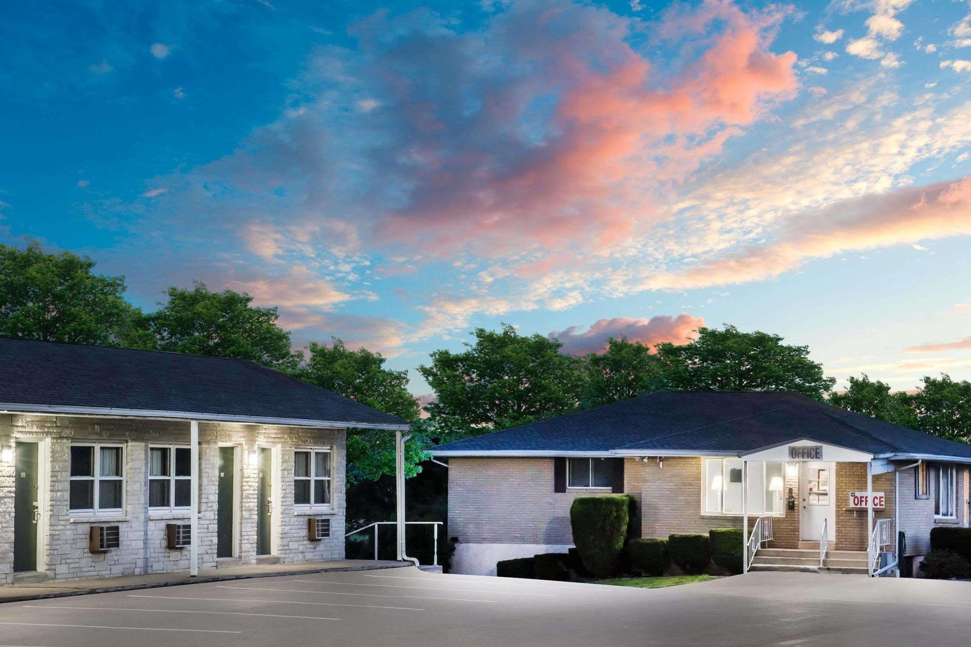 Knights Inn Pine Grove Pine Grove  Экстерьер фото